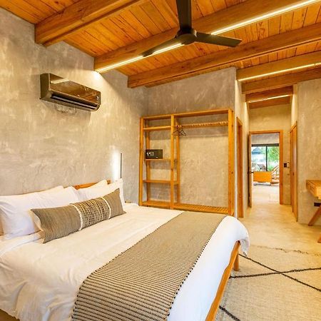 Seabird Luxury Dwellings Villa Placencia Exterior photo