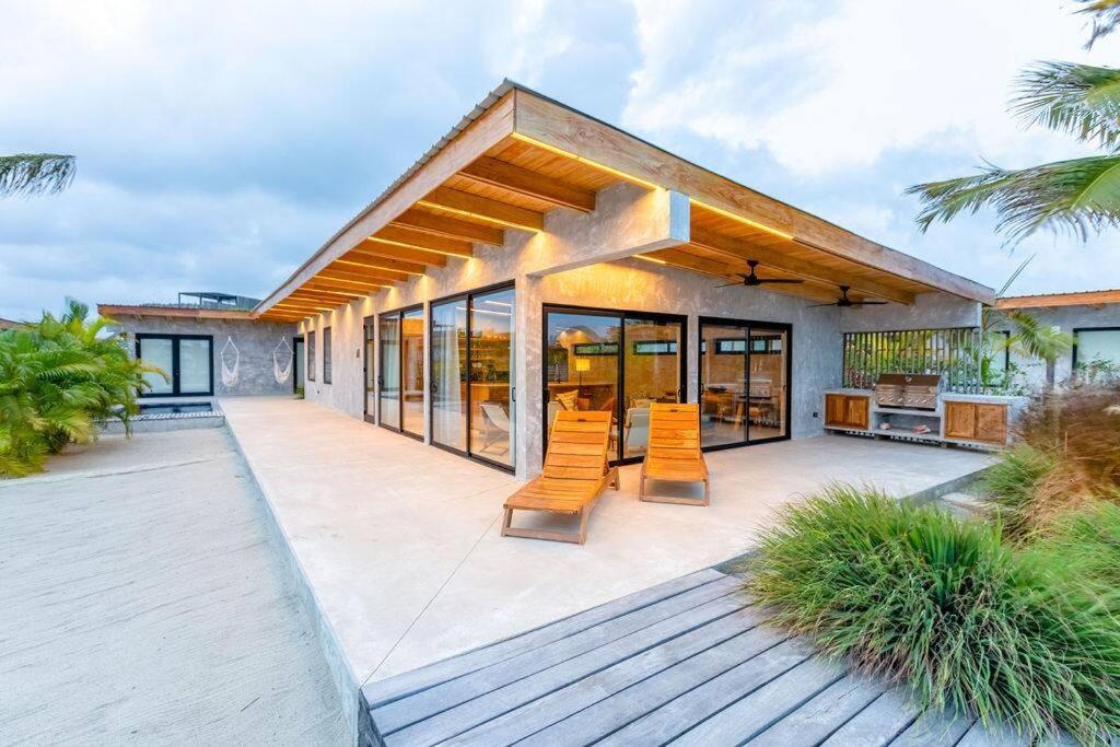 Seabird Luxury Dwellings Villa Placencia Exterior photo